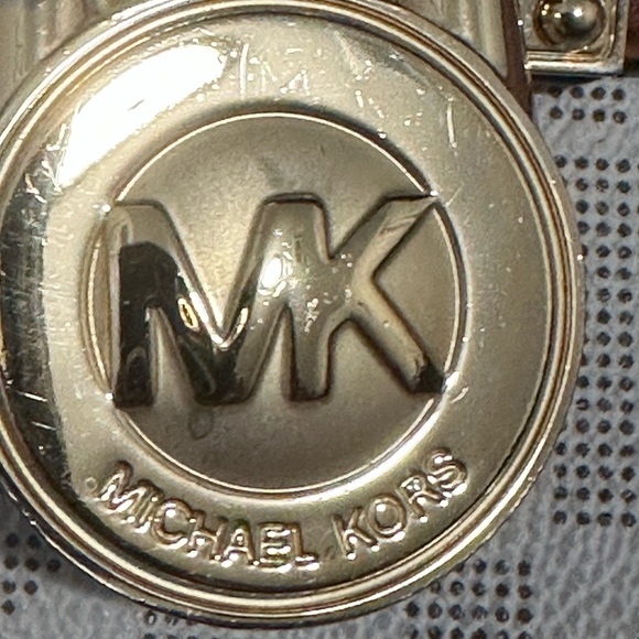 Micheal kors purse - Picture 7 of 7